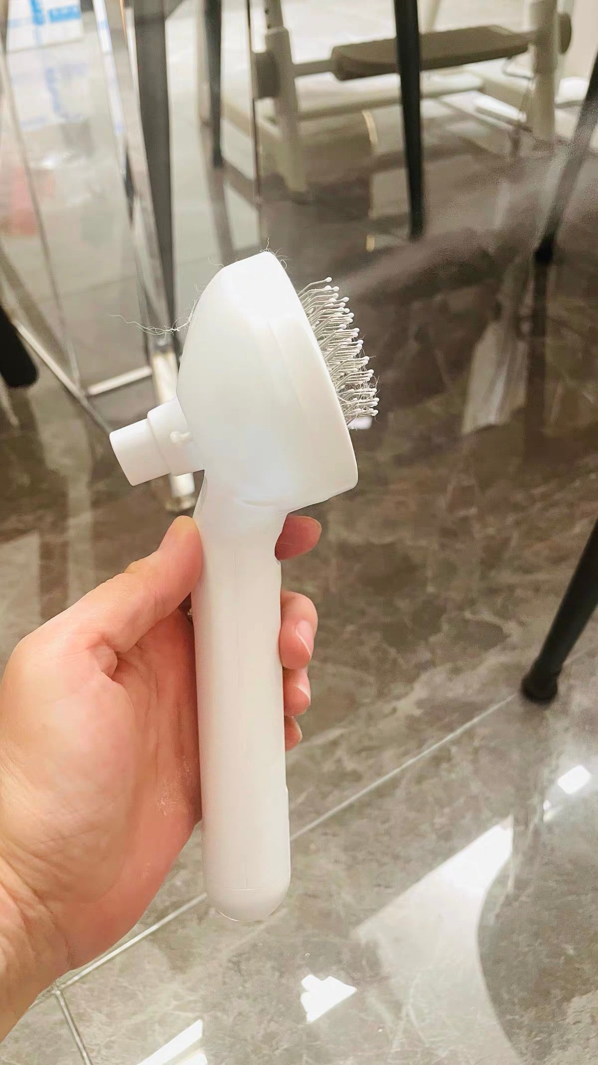 Pet Hair Spray Brush – 2-in-1 Grooming Brush with Water Sprayer